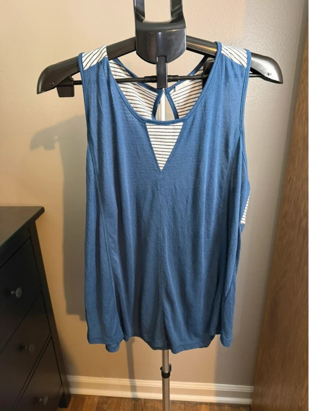 Simple by Suzanne Betro Blue Striped Keyhole Tank Top XL